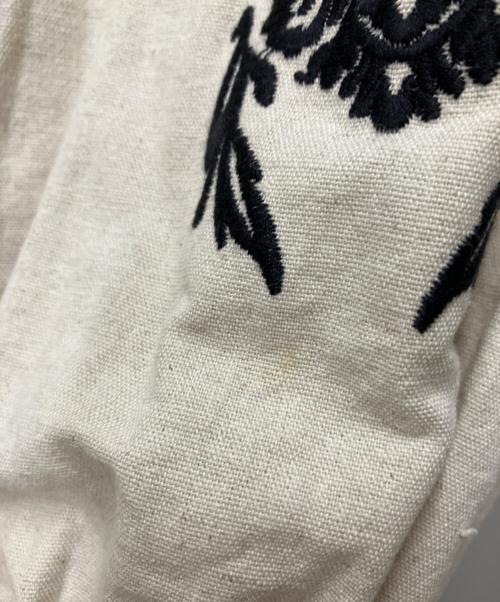 Ameri（アメリ）AMERI (アメリ) フラワーエンブロイダリーシャツジャケット アイボリー サイズ:FREEの古着・服飾アイテム