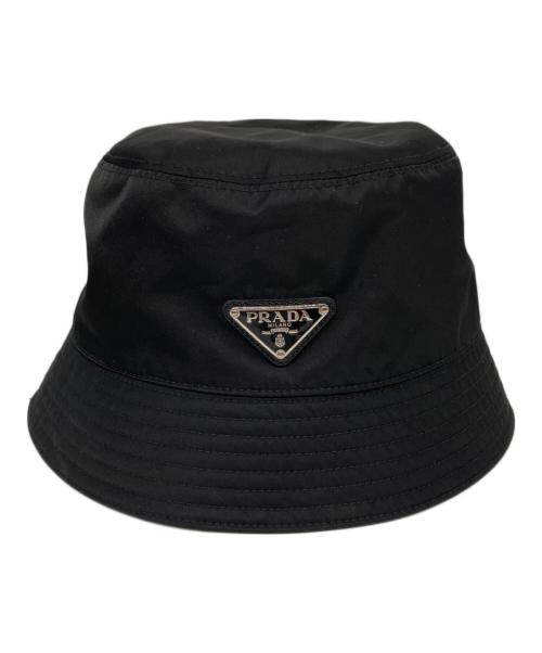 PRADA（プラダ）PRADA (プラダ) RE NYLONロゴプレートバケットハット ブラックの古着・服飾アイテム