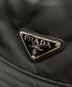 中古・古着 PRADA (プラダ) RE NYLONロゴプレートバケットハット ブラック：35000円