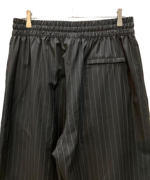 adidas（アディダス）adidas (アディダス) WILLY CHAVARRIA (ウィリーチャバリア) WILLY CHAVARRIA PINSTRIPE PANTS ブラック サイズ:L 未使用品の古着・服飾アイテム