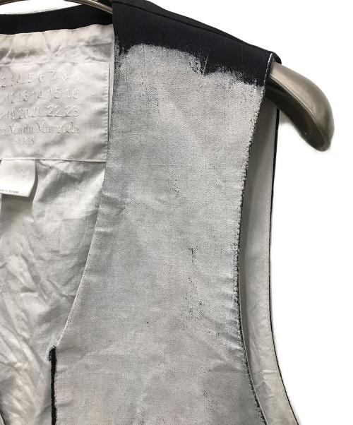 Maison Margiela（メゾンマルジェラ）Maison Margiela (メゾンマルジェラ) H&M (エイチアンドエム) ペンキデザインベスト ホワイト×ブラック サイズ:52の古着・服飾アイテム