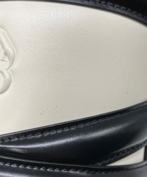 ALEXANDER McQUEEN（アレキサンダーマックイーン）Alexander McQUEEN (アレキサンダーマックイーン) ショルダーバッグ ホワイト・ブラックの古着・服飾アイテム