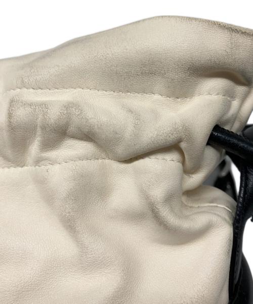 ALEXANDER McQUEEN（アレキサンダーマックイーン）Alexander McQUEEN (アレキサンダーマックイーン) ショルダーバッグ ホワイト・ブラックの古着・服飾アイテム