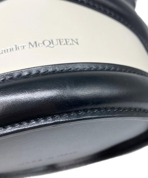 ALEXANDER McQUEEN（アレキサンダーマックイーン）Alexander McQUEEN (アレキサンダーマックイーン) ショルダーバッグ ホワイト・ブラックの古着・服飾アイテム