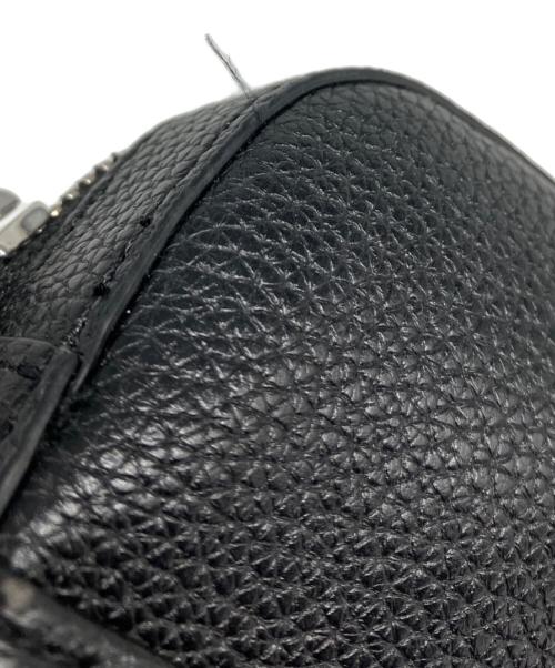 Vivienne Westwood（ヴィヴィアンウエストウッド）Vivienne Westwood (ヴィヴィアンウエストウッド) VEGAN CAMERA BAG ブラックの古着・服飾アイテム