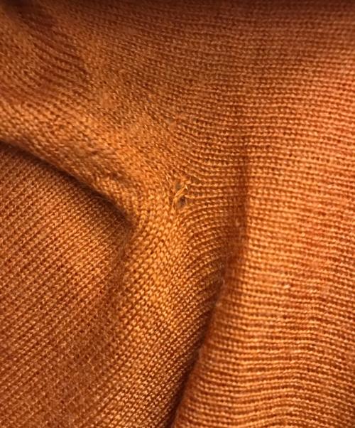 HERMES（エルメス）HERMES (エルメス) カシミヤ 100% Vネックニット(マルジェラ期) オレンジ サイズ:Sの古着・服飾アイテム