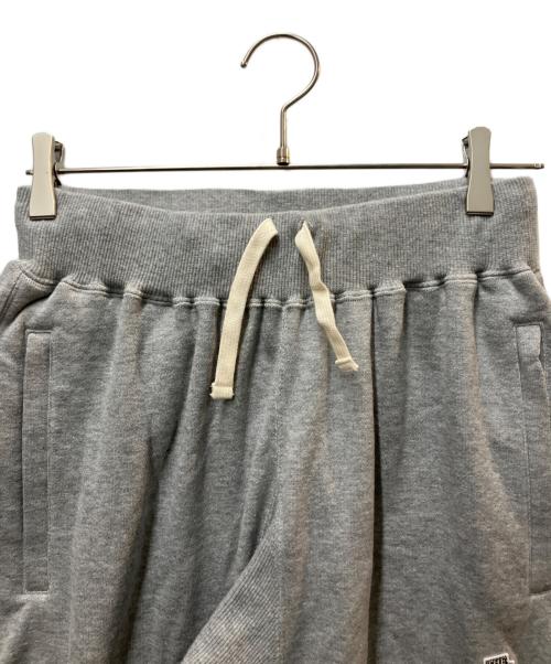 THE BLACK EYE PATCH（ブラックアイパッチ）THE BLACK EYE PATCH (ブラックアイパッチ) SMALL OG LABEL KOBE TERRY SWEAT PANTS グレー サイズ:M 未使用品の古着・服飾アイテム