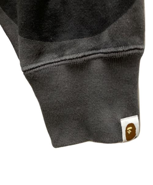 A BATHING APE（アベイシングエイプ）A BATHING APE (アベイシングエイプ) MEGA COLOR CAMO BIG APE HEAD CREWNECK SWEATSHIRT グレー サイズ:Lの古着・服飾アイテム