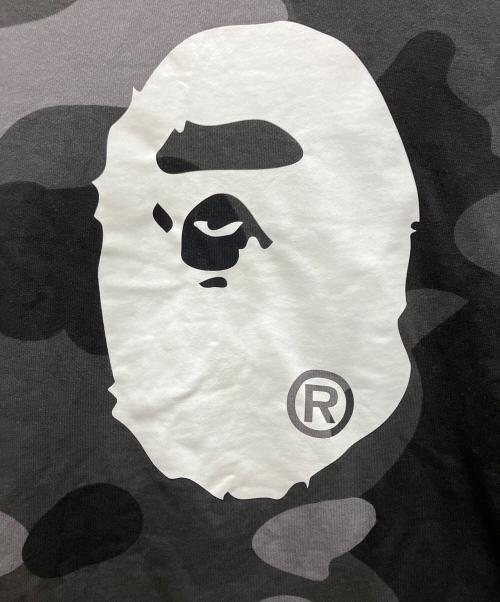A BATHING APE（アベイシングエイプ）A BATHING APE (アベイシングエイプ) MEGA COLOR CAMO BIG APE HEAD CREWNECK SWEATSHIRT グレー サイズ:Lの古着・服飾アイテム