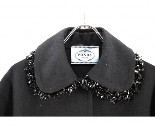 PRADA（プラダ）PRADA (プラダ) ヴァージンウールビジューコート ブラック サイズ:42の古着・服飾アイテム