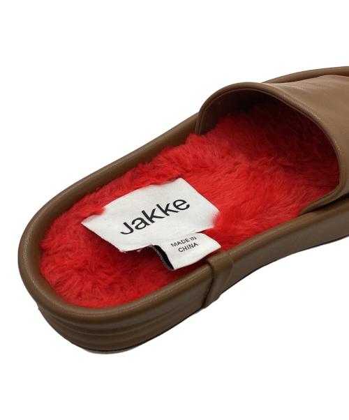 Jakke（ジャッキー）JAKKE (ジャッキー) LEAH SLIDE BEIGEサンダル コンビスライドサンダル ブラウン×レッド サイズ:39の古着・服飾アイテム