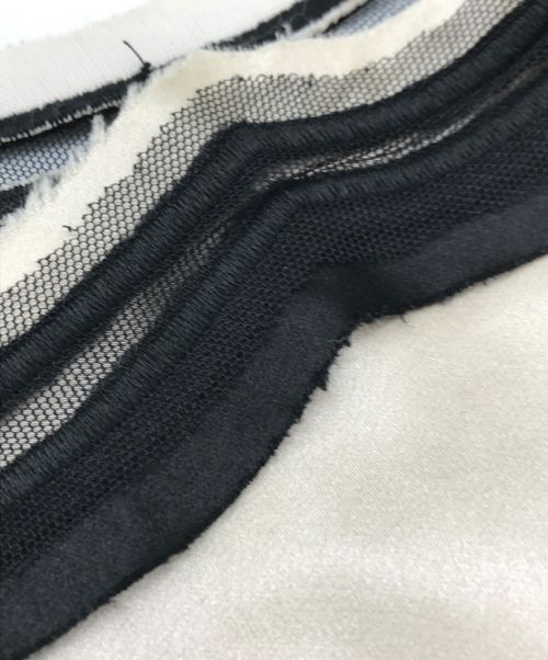 VIVIENNE TAM（ヴィヴィアンタム）VIVIENNE TAM (ヴィヴィアンタム) DISNEYコラボシルクワンピース ベージュ×ブラックの古着・服飾アイテム