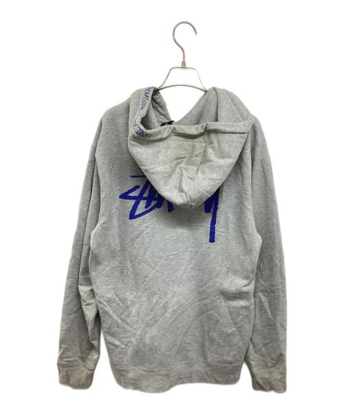 stussy（ステューシー）stussy (ステューシー) オールドロゴプリントジップパーカー ライトグレー サイズ:Lの古着・服飾アイテム