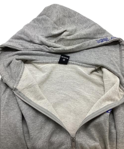 stussy（ステューシー）stussy (ステューシー) オールドロゴプリントジップパーカー ライトグレー サイズ:Lの古着・服飾アイテム