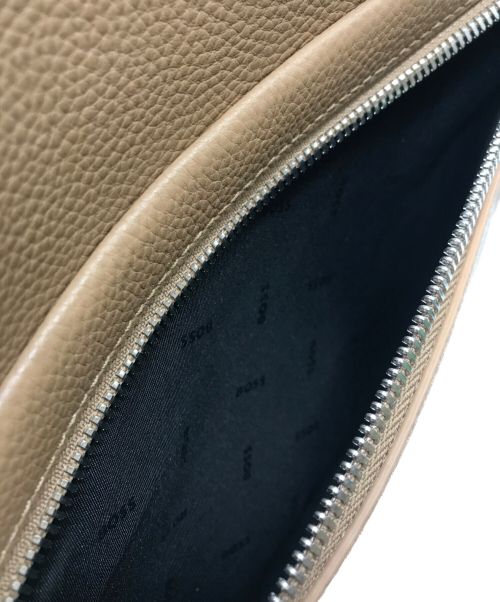 HUGO BOSS（ヒューゴ ボス）HUGO BOSS (ヒューゴ ボス) グレインレザー ドキュメントケース　ストラップ付　50498649 ブラウンの古着・服飾アイテム