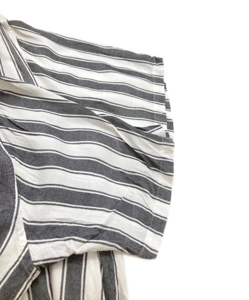 Carhartt WIP（カーハート ワークインプログレス）Carhartt WIP (カーハート ワークインプログレス) レーヨン半袖シャツ IO26296.89.90.03 ホワイト サイズ:Mの古着・服飾アイテム