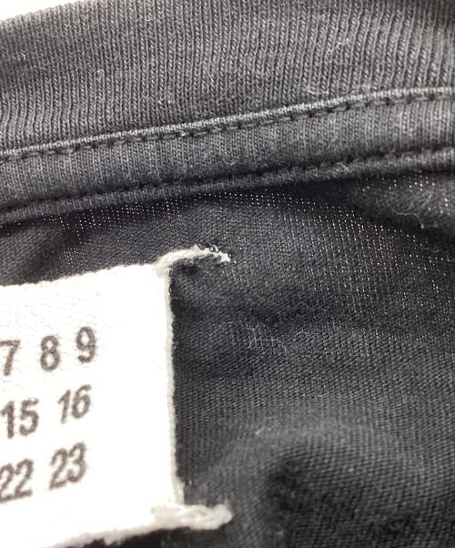 Maison Margiela（メゾンマルジェラ）Maison Margiela (メゾンマルジェラ) ロゴ再構築プリントTシャツ S50GC0463 S23034 17SS ブラック サイズ:50の古着・服飾アイテム