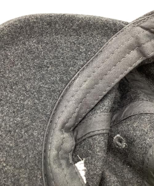 DEUXIEME CLASSE（ドゥーズィエム クラス）Deuxieme Classe (ドゥーズィエム クラス) BTN Logo キャップ / EVERYDAY I LIKE. × SKIN / 23-090-500-8040-3-0 グレーの古着・服飾アイテム