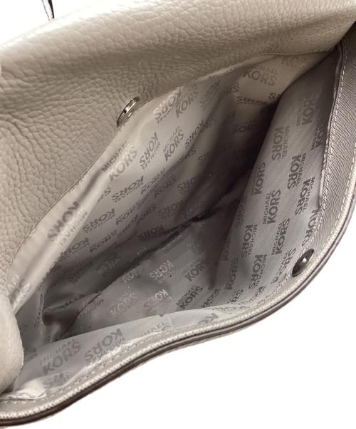 MICHAEL KORS（マイケル・コース）MICHAEL KORS (マイケルコース) チェーンショルダーバッグ 35S7SBFL2T ベージュの古着・服飾アイテム