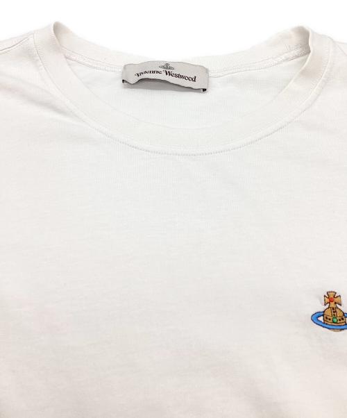 Vivienne Westwood（ヴィヴィアンウエストウッド）Vivienne Westwood (ヴィヴィアンウエストウッド) Vivienne Westwood / ヴィヴィアンウエストウッド / オーブ刺繍Tシャツ / 3G010006-J001M ホワイト サイズ:XLの古着・服飾アイテム