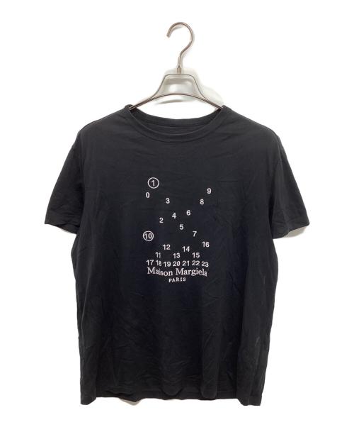 Maison Margiela（メゾンマルジェラ）Maison Margiela (メゾンマルジェラ) カレンダーグラフィックロゴTシャツ S50GC0684 S22816 ブラック サイズ:Lの古着・服飾アイテム