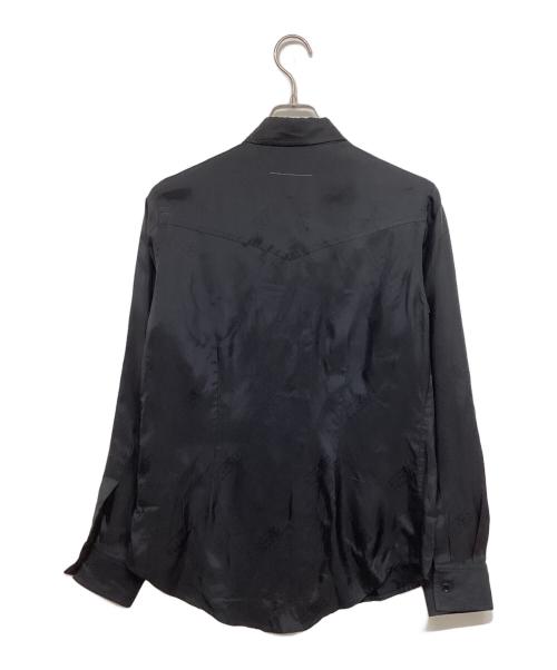 MM6 Maison Margiela（エムエムシックスメゾンマルジェラ）MM6 Maison Margiela (エムエムシックス メゾンマルジェラ) カレンダーロゴ サテンシャツ S62DT0019 ブラック サイズ:42の古着・服飾アイテム