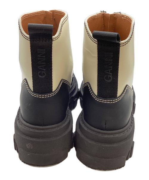 GANNI（ガニー）GANNI (ガニー) フロントジップアンクルブーツ アイボリー サイズ:36の古着・服飾アイテム