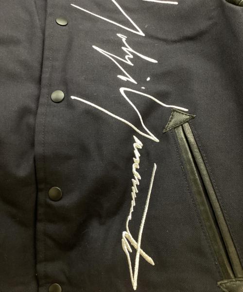 YOHJI YAMAMOTO（ヨウジヤマモト）YOHJI YAMAMOTO (ヨウジヤマモト) New Era (ニューエラ) レザースタジャン / leather stadium jacket / FV-Y30-840 ブラック サイズ:Sの古着・服飾アイテム