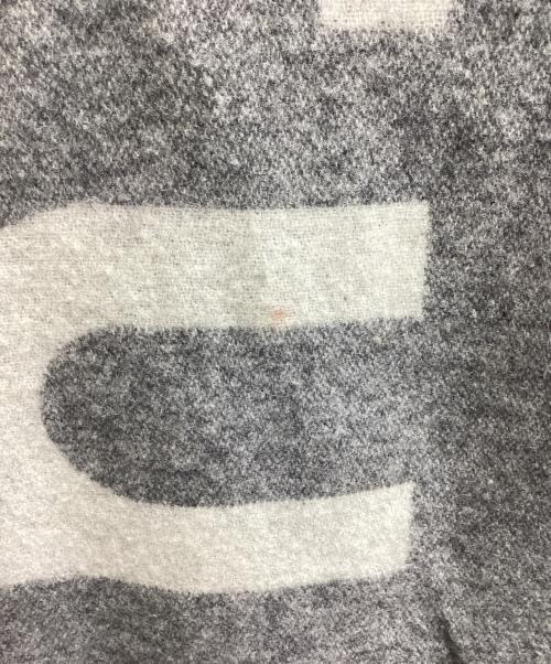 Acne studios（アクネ ストゥディオス）ACNE STUDIOS (アクネ ストゥディオス) 大判ロゴストール / logo stole / イタリア製 / Made In Italy グレーの古着・服飾アイテム