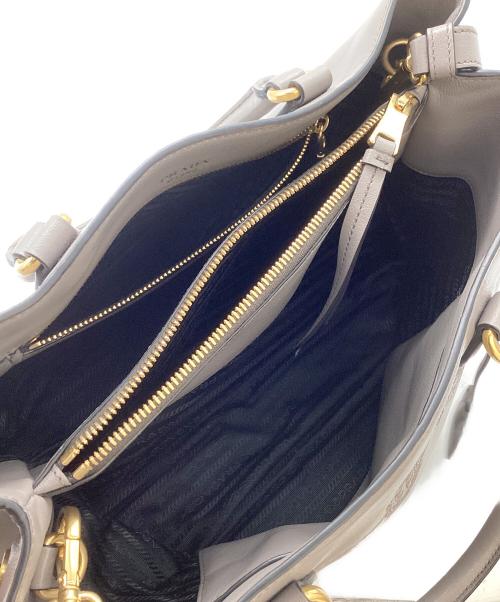 PRADA（プラダ）PRADA (プラダ) BORSA A MANO カーフレザートートバッグ 工場番号204 ベージュの古着・服飾アイテム