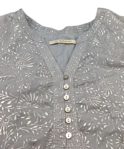 ne quittez pas（ヌキテパ）ne quittez pas (ヌキテパ) Cotton Voile Foil Print Gather Blouse 010431GL3NH スカイブルー サイズ:Mの古着・服飾アイテム
