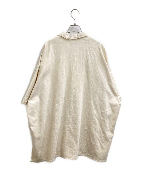 is-ness（イズネス）is-ness (イズネス) SLIT SHORT SLEEVE SHIRT / スリットショートスリーブシャツ / 31SSSH01-1 アイボリー サイズ:Lの古着・服飾アイテム