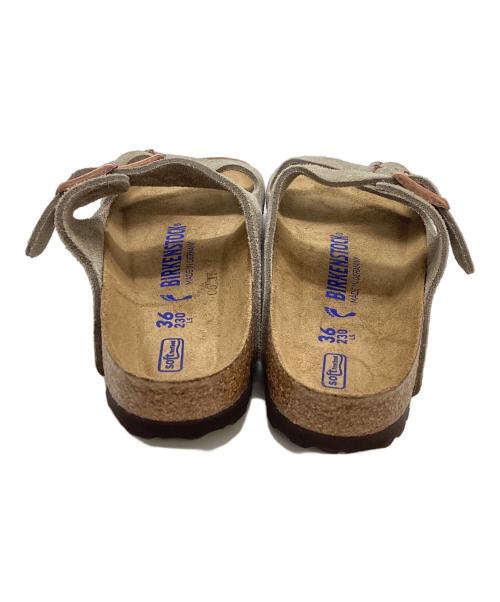 BIRKENSTOCK（ビルケンシュトック）BIRKENSTOCK (ビルケンシュトック) アリゾナ サンダル 0951303 ARIZONA Taupe ソフトフットベッド ベージュ サイズ:36の古着・服飾アイテム