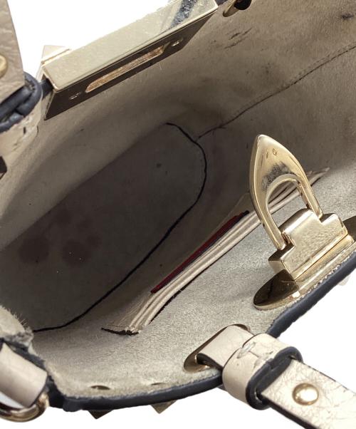 VALENTINO GARAVANI（ヴァレンティノ・ガラヴァーニ）VALENTINO GARAVANI (ヴァレンティノ・ガラヴァーニ) スタッズクロスボディポーチ　 ベージュの古着・服飾アイテム