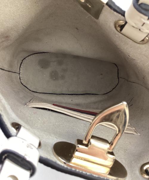 VALENTINO GARAVANI（ヴァレンティノ・ガラヴァーニ）VALENTINO GARAVANI (ヴァレンティノ・ガラヴァーニ) スタッズクロスボディポーチ　 ベージュの古着・服飾アイテム