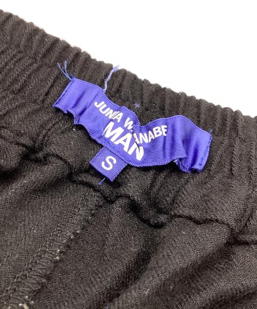 JUNYA WATANABE MAN（ジュンヤワタナベマン）JUNYA WATANABE MAN (ジュンヤワタナベマン) JUNYA WATANABE MAN / ウールサージワッシャーパンツ / WN-P035 / 日本製 / AD2024 ブラック サイズ:Sの古着・服飾アイテム