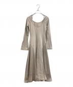 polauraポロ―ラ）の古着「オフショルダーサテンスイッチロングワンピース 24101301」｜ベージュ