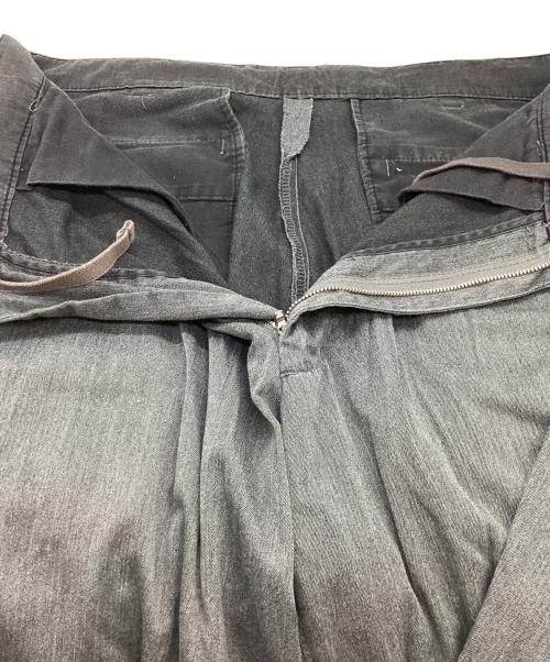 SSZ BEAMS SURF & SK8（エス エス ズィー）SSZ BEAMS SURF & SK8 SSZ BEAMS SURF & SK8 / エス エス ズィー / FUCKED UP TROUSERS / トラウザーパンツ / 日本製 / 16AW 初期 グレー サイズ:Mの古着・服飾アイテム