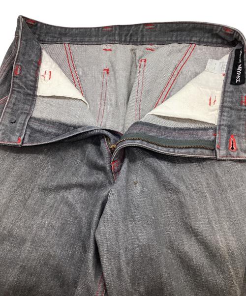 ISSEY MIYAKE（イッセイミヤケ）ISSEY MIYAKE (イッセイミヤケ) デニムパンツ / ME31FF066 グレー サイズ:4の古着・服飾アイテム