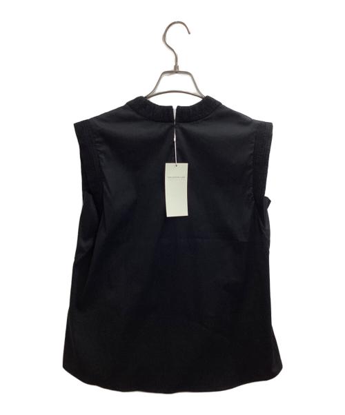 TOMORROW LAND collection（トゥモローランドコレクション）TOMORROW LAND collection (トゥモローランドコレクション) ストレッチブロード シャーリングノースリーブブラウス / 13-01-42-01503HN ブラック サイズ:36 未使用品の古着・服飾アイテム