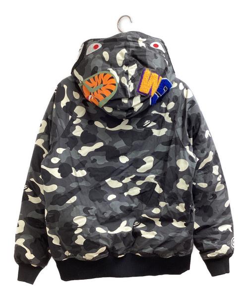 A BATHING APE（ア ベイシング エイプ）A BATHING APE (ア ベイシング エイプ) シャーク ダウンジャケット カモフラ柄 / shark down jacket / camouflage pattern / 001HJD701011X ブラック サイズ:Lの古着・服飾アイテム