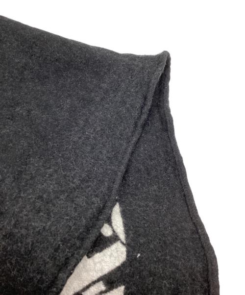 BURBERRY（バーバリー）BURBERRY (バーバリー) リバーシブルモノグラムケープ/8021795 ブラック サイズ:不明(記入なし)の古着・服飾アイテム