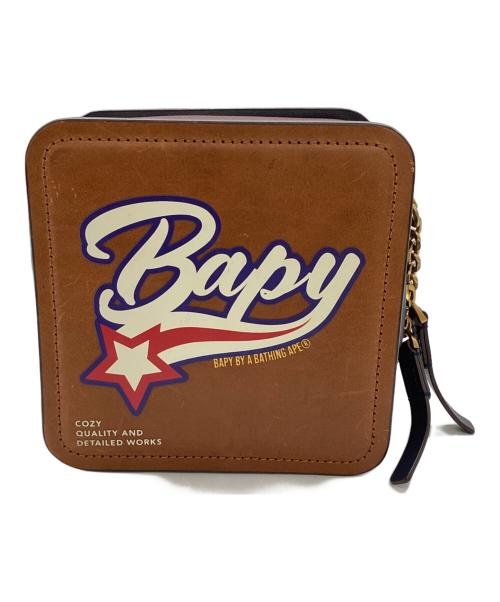 BABY BY A BATHING APE（ベイビーバイアベイジングエイプ）BABY BY A BATHING APE (ベイビーバイアベイジングエイプ) チェーン スクエアハンドバッグ　BPYBGBA70XXD ブラウンの古着・服飾アイテム