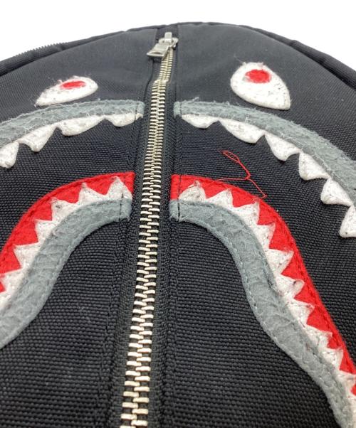 A BATHING APE（ア ベイシング エイプ）A BATHING APE (ア ベイシング エイプ) シャークショルダーバッグ / 001SGK301005M ブラックの古着・服飾アイテム