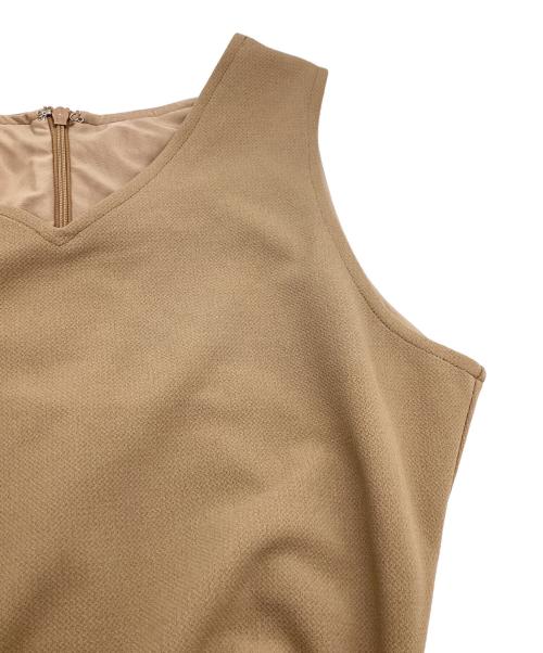 maison celon（メゾンセロン）maison celon (メゾンセロン) sleeveless silhouette dress / スリーブレスシルエットドレス / CAR2308 ベージュ サイズ:Mの古着・服飾アイテム