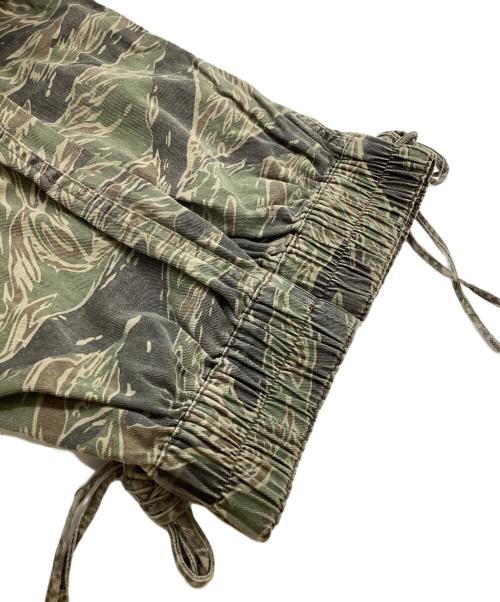 hysterics（ヒステリックス）hysterics (ヒステリックス) カモ柄ギミックパンツ　3AP-4501 オリーブ サイズ:XSの古着・服飾アイテム