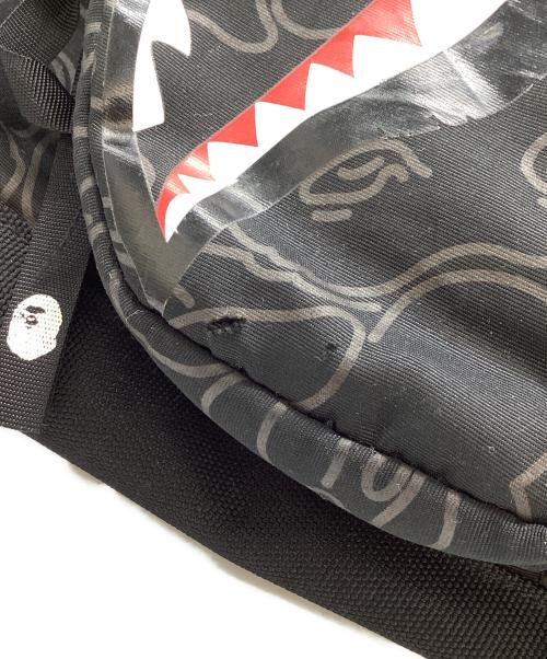 A BATHING APE（ア ベイシング エイプ）A BATHING APE (ア ベイシング エイプ) NEON CAMO SHARK DAY PACK / ネオンカモシャークデイパック  001BAK301007M ブラックの古着・服飾アイテム