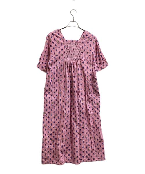 mala KALANCHOE（マーラ カランコエ）Mala KALANCHOE (マーラ カランコエ) フラワーモチーフ Vネックワンピース / 380421KD2 ピンク サイズ:FREEの古着・服飾アイテム