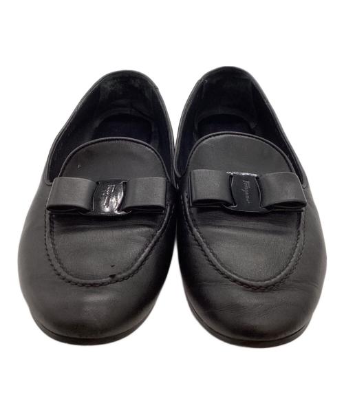Salvatore Ferragamo（サルヴァトーレ フェラガモ）Salvatore Ferragamo (サルヴァトーレ フェラガモ) LESLEYリボンローファー / 40759 ブラック サイズ:6 1/2の古着・服飾アイテム