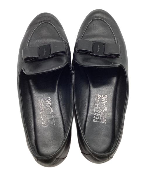 Salvatore Ferragamo（サルヴァトーレ フェラガモ）Salvatore Ferragamo (サルヴァトーレ フェラガモ) LESLEYリボンローファー / 40759 ブラック サイズ:6 1/2の古着・服飾アイテム